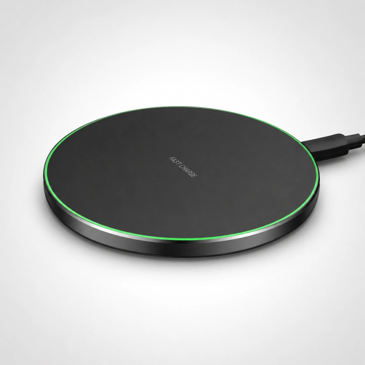 Base de carga inalámbrica Qi 15W KÄRN negra con luz LED verde, diseño compacto para móvil compatible