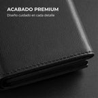 Detalle del acabado premium del tarjetero RFID Slim Pro KÄRN negro con textura y costuras visibles