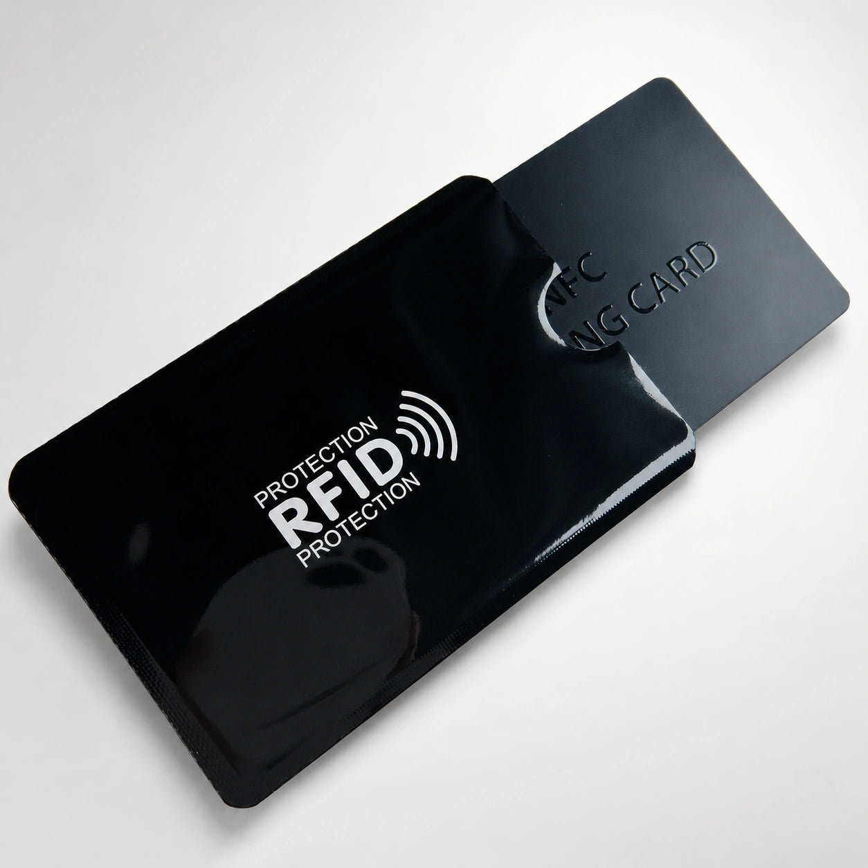 Funda protectora RFID KÄRN textura y acabado ultradelgado