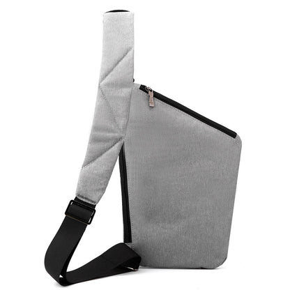 Vista trasera de la Mochila Antirrobo Slim gris KÄRN diseño ergonómico con correa ajustable y cremallera oculta para máxima seguridad.