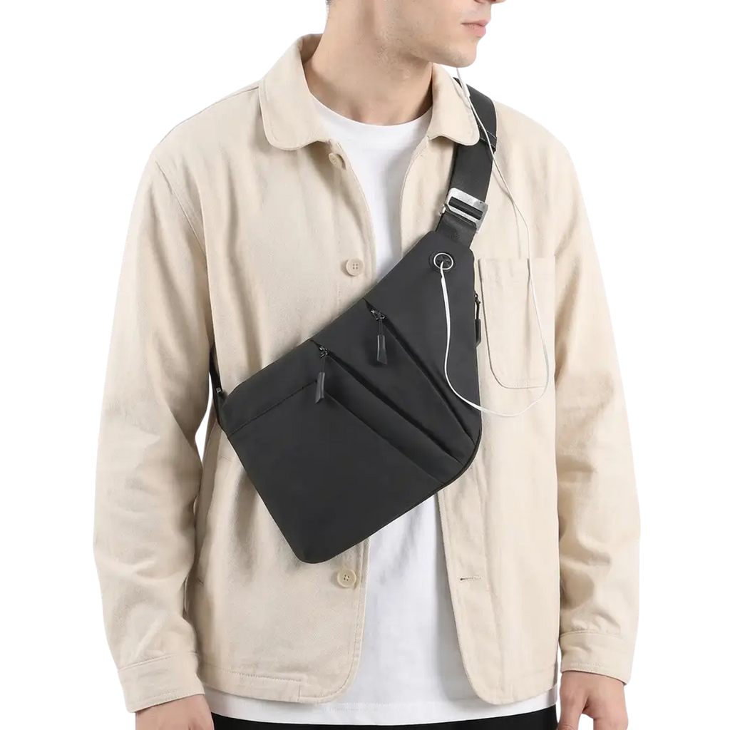 Mochila antirrobo KÄRN en uso, vista frontal color negro