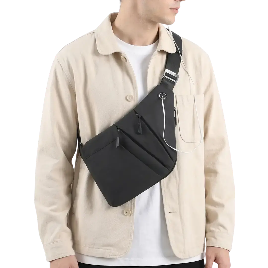 Mochila antirrobo KÄRN en uso, vista frontal color negro