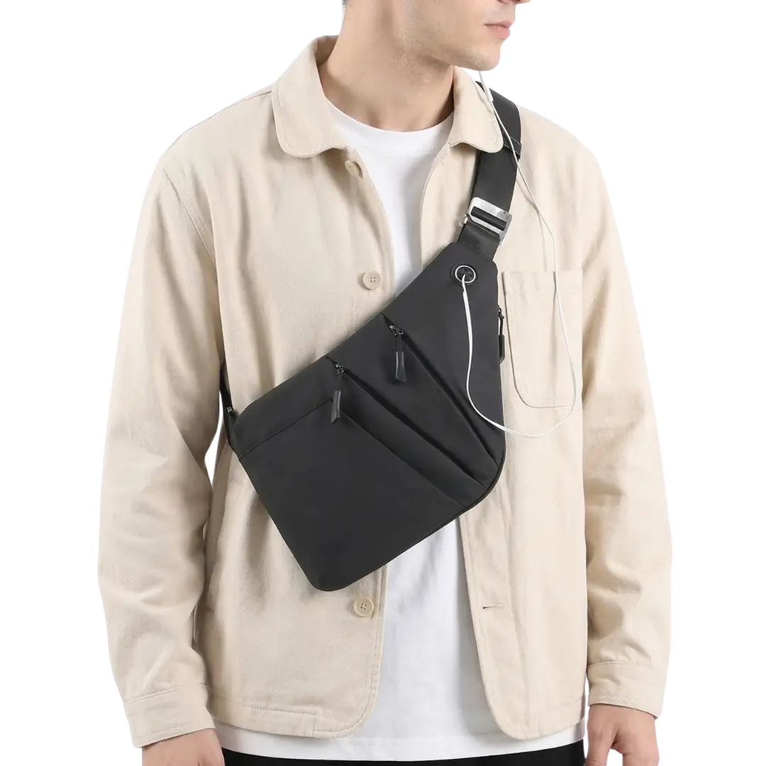Mochila antirrobo KÄRN en uso, vista frontal color negro