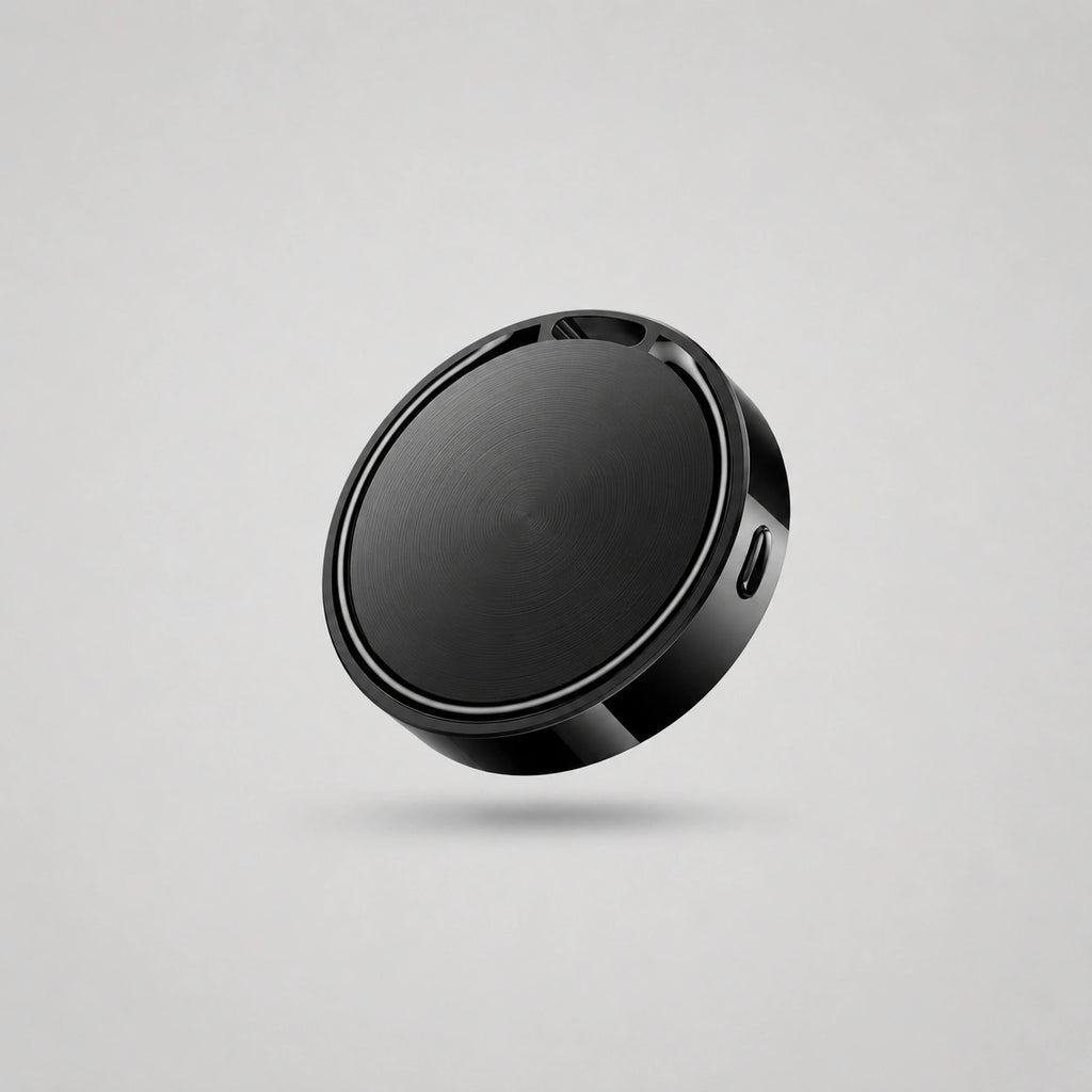 Localizador compacto en color negro, diseñado para llevar en llaves, mochila, bolso o maleta y encontrar tus objetos desde el móvil.