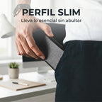 Tarjetero RFID Slim KÄRN negro en bolsillo mostrando perfil delgado y diseño sin volumen