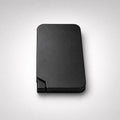 Tarjetero MagSafe ultrafino KÄRN en color negro con diseño metálico compacto, magnético y resistente para llevar tarjetas esenciales.