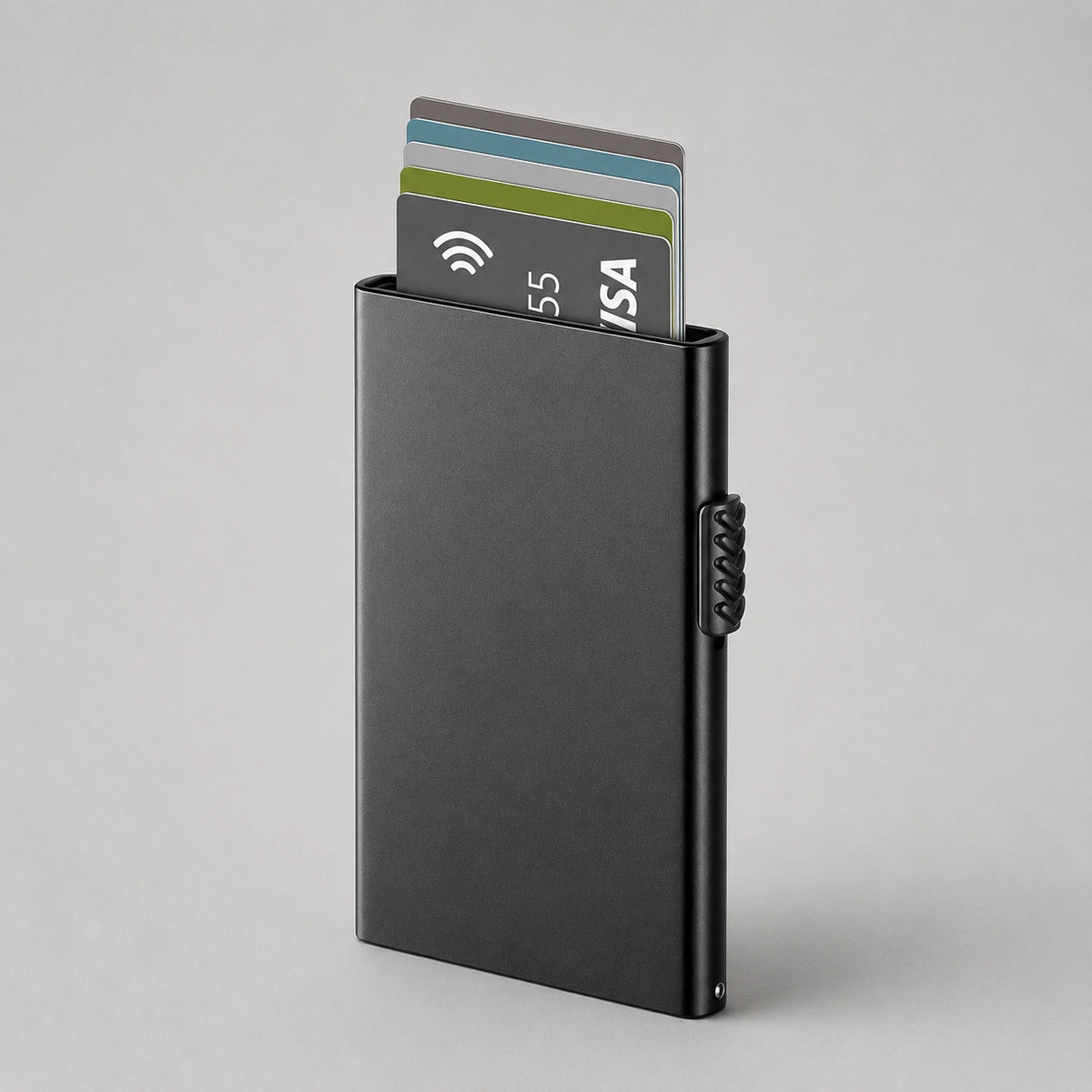 Tarjetero RFID Esencial KÄRN vista frontal aluminio negro