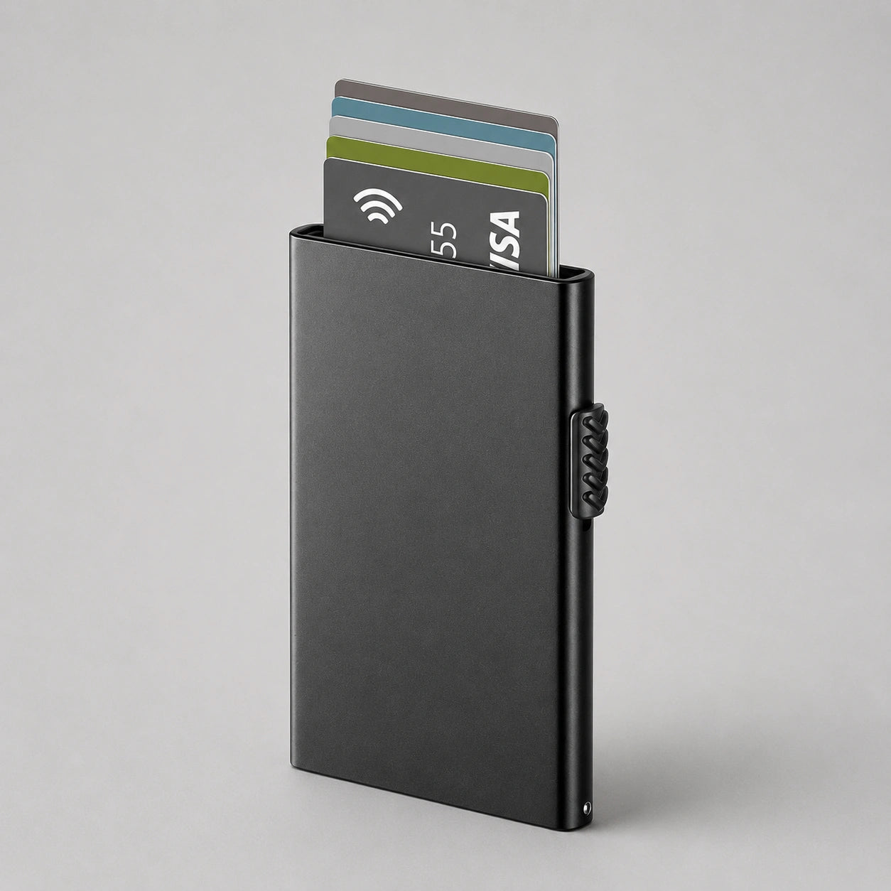 Tarjetero RFID Esencial KÄRN vista frontal aluminio negro