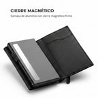 Tarjetero RFID Slim Pro KÄRN negro con carcasa de aluminio y cierre magnético firme