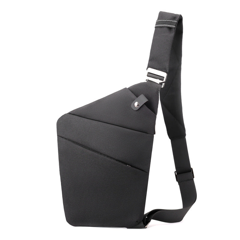 Mochila Antirrobo Slim negra KÄRN diseño moderno, impermeable y ergonómico ideal para uso urbano o de viaje.
