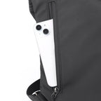  Detalle de correas ajustables de la Mochila Cruzada Antirrobo KÄRN