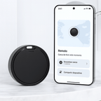 localizador Bluetooth SmartTag KÄRN junto a un teléfono móvil mostrando la aplicación en iOS.