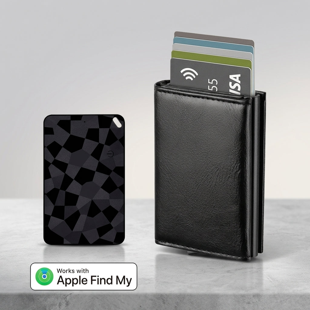 Tarjetero inteligente negro con protección RFID y sistema de extracción de tarjetas, junto a tarjeta rastreadora delgada con diseño geométrico compatible con Apple Find My.